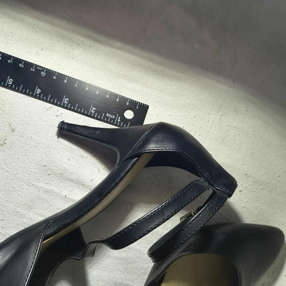 Women's Size 10 Black Strap Pumps W/3" Heel By Apt 9 - Picture 3 of 7